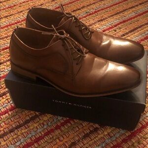Tommy Hilfiger Men's Classic Brown Oxfords